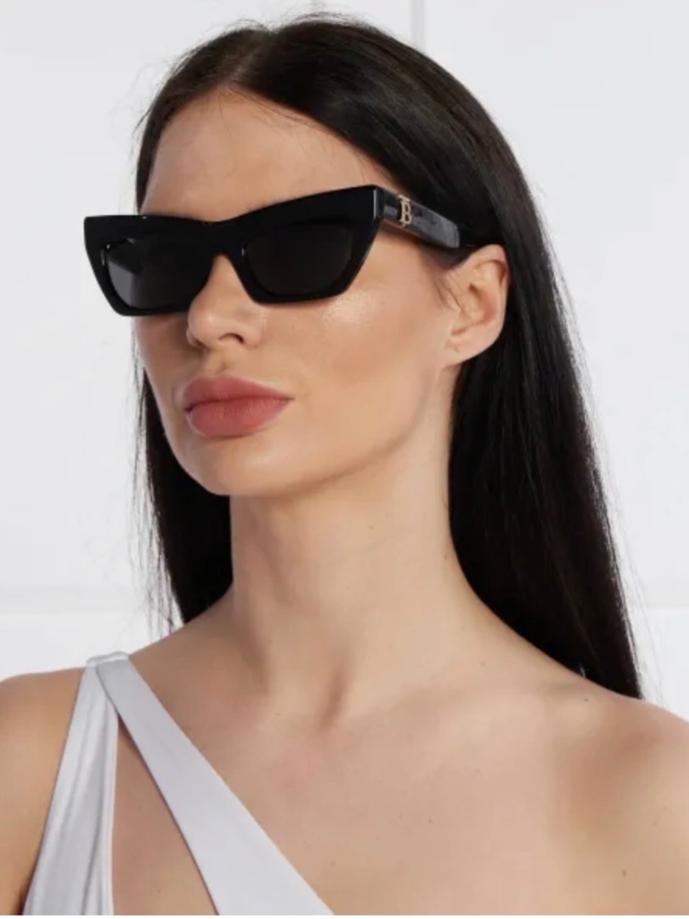 $373 Burberry 4405 Sunglasses black cat eye new